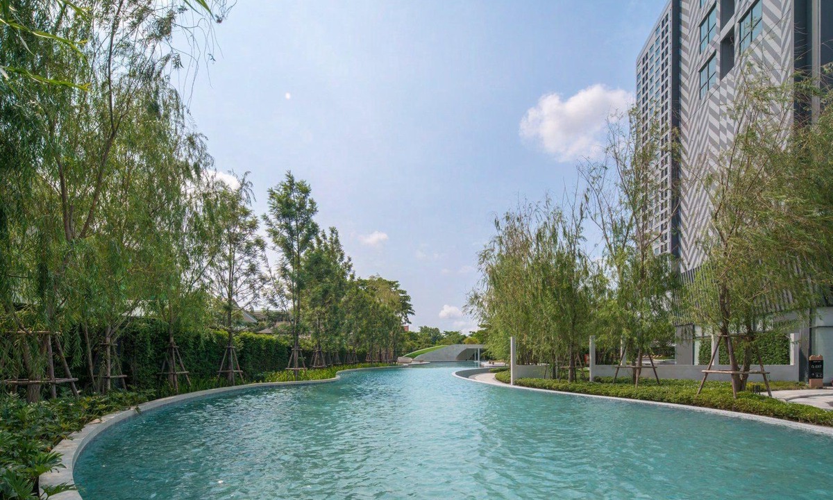 Bang Na Condo | Resort style condo, high floor studio, pool view