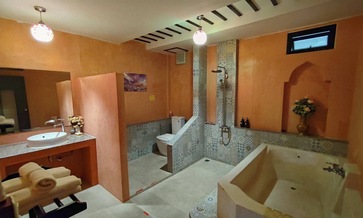 Chumphon Hotel | Retro Box Hotel