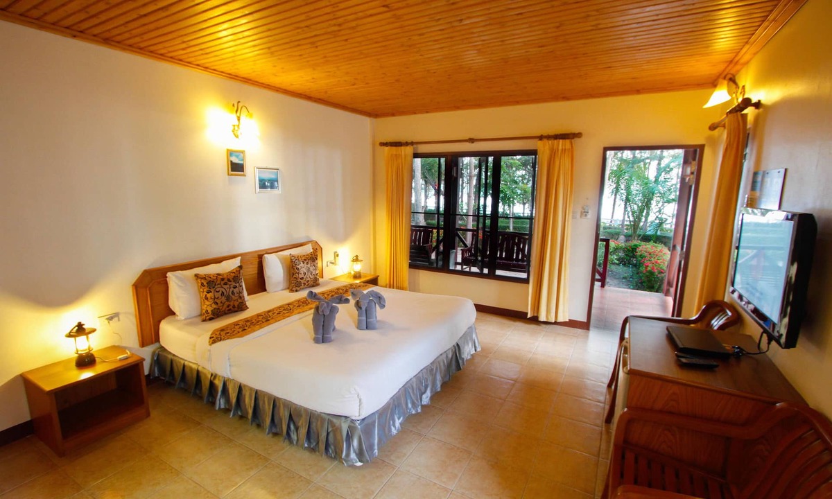 Thap Sakae Resort | Rocky Point Resort