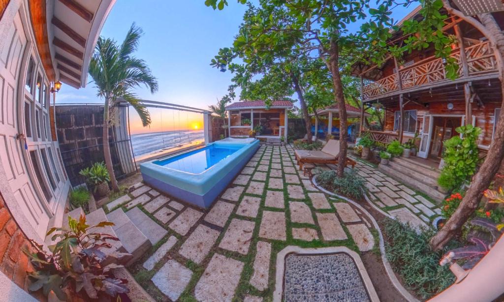 Pochomil House | Romantic Beachfront Casita w Pool - AC - Sleeps 4