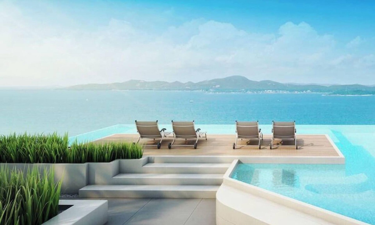 Pratumnak Hill Condo | Sea View Beauty At Beach Front Location