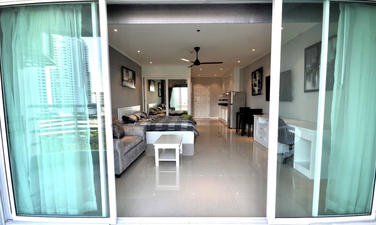 Jomtien Apartment | Sea View Studio at View Talay 5D with Large Balcony