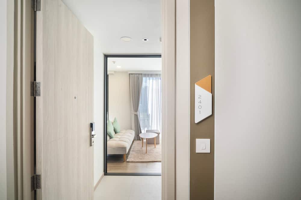 Laguna Condo | Skypark Aurora, Studio 1711 1A Premium