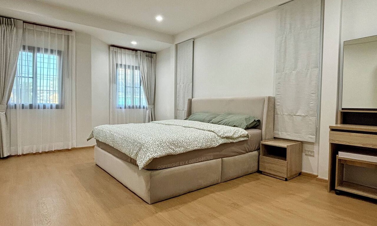 Bang Chak House | Spacious 4-bed 3-bath townhome in Phrakanong near True Digital Park