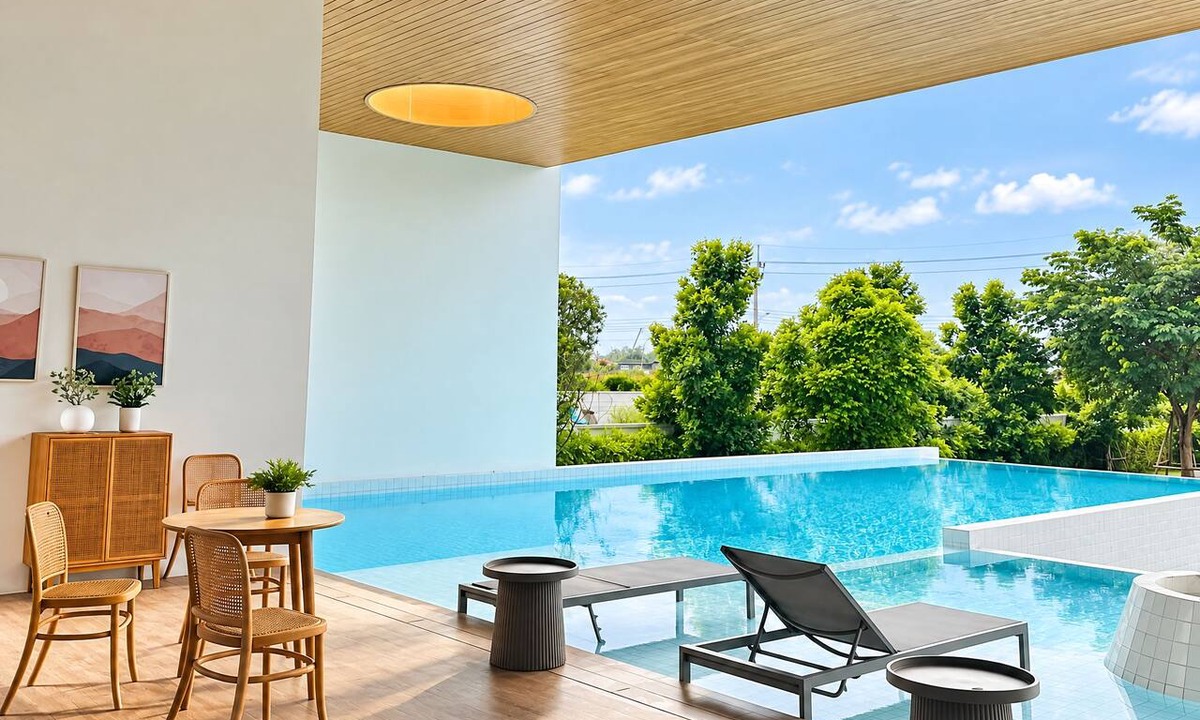 Bang Phli House | Spacious 3-Bedroom House with Shared Pool near Mega Bangna