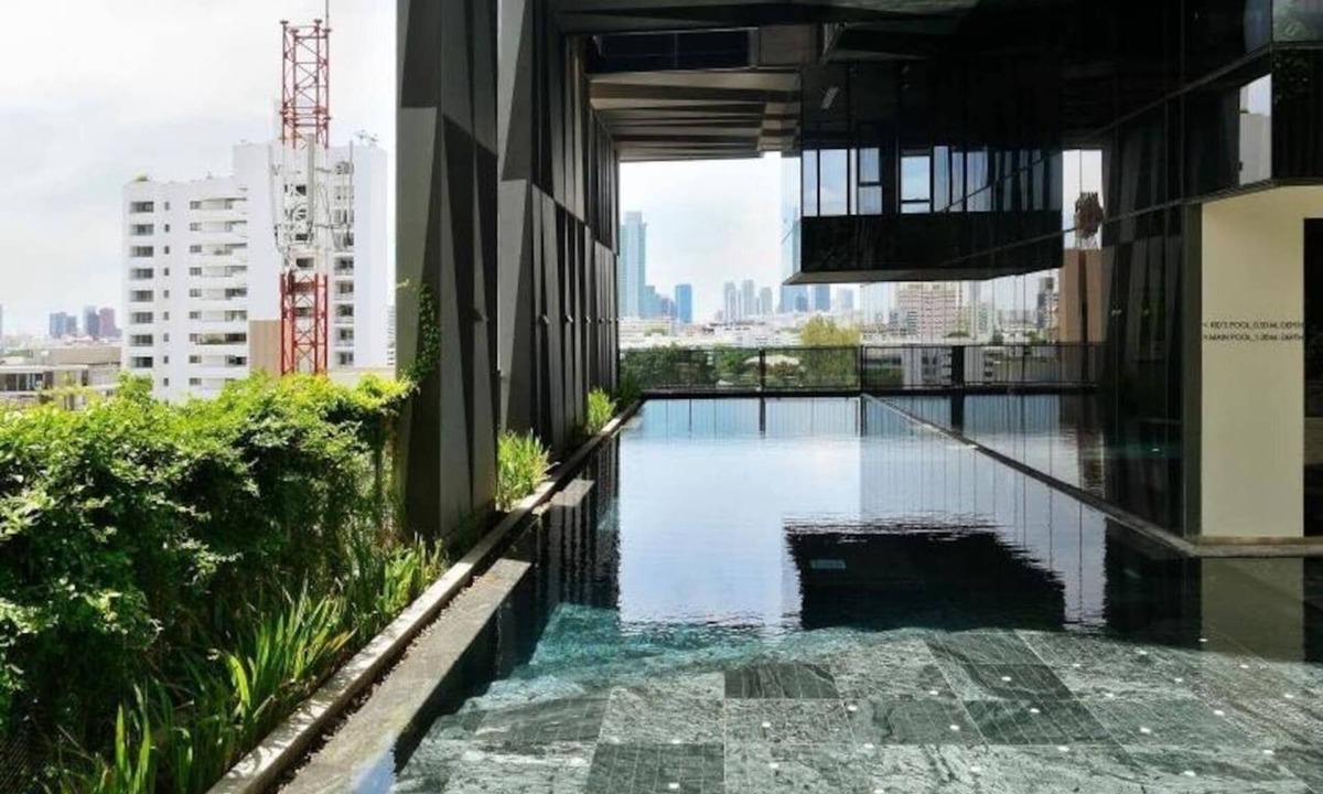 Samsen Nai Condo | [SR 2.4] 2BR FUTURISTIC @ BTS, Bangkok