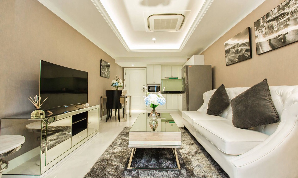 Bang Rak Condo | STATE TOWER SILOM BY HALOTH Luxury Economy room in Bangkok Thailand