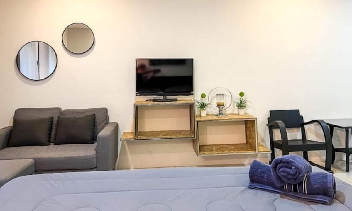 Tha Sala Apartment | Studio Apartment with Balcony in Center of Nimman