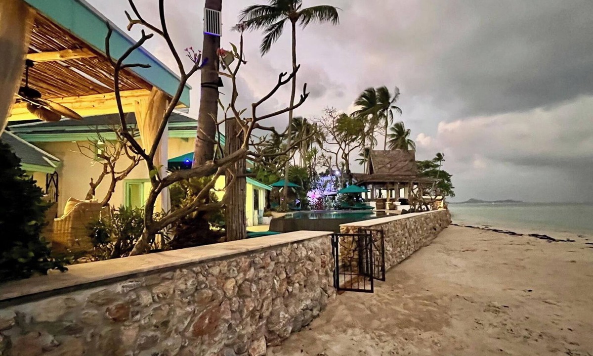Hua Thanon Villa | Sunrise Golden Beachfront Villa