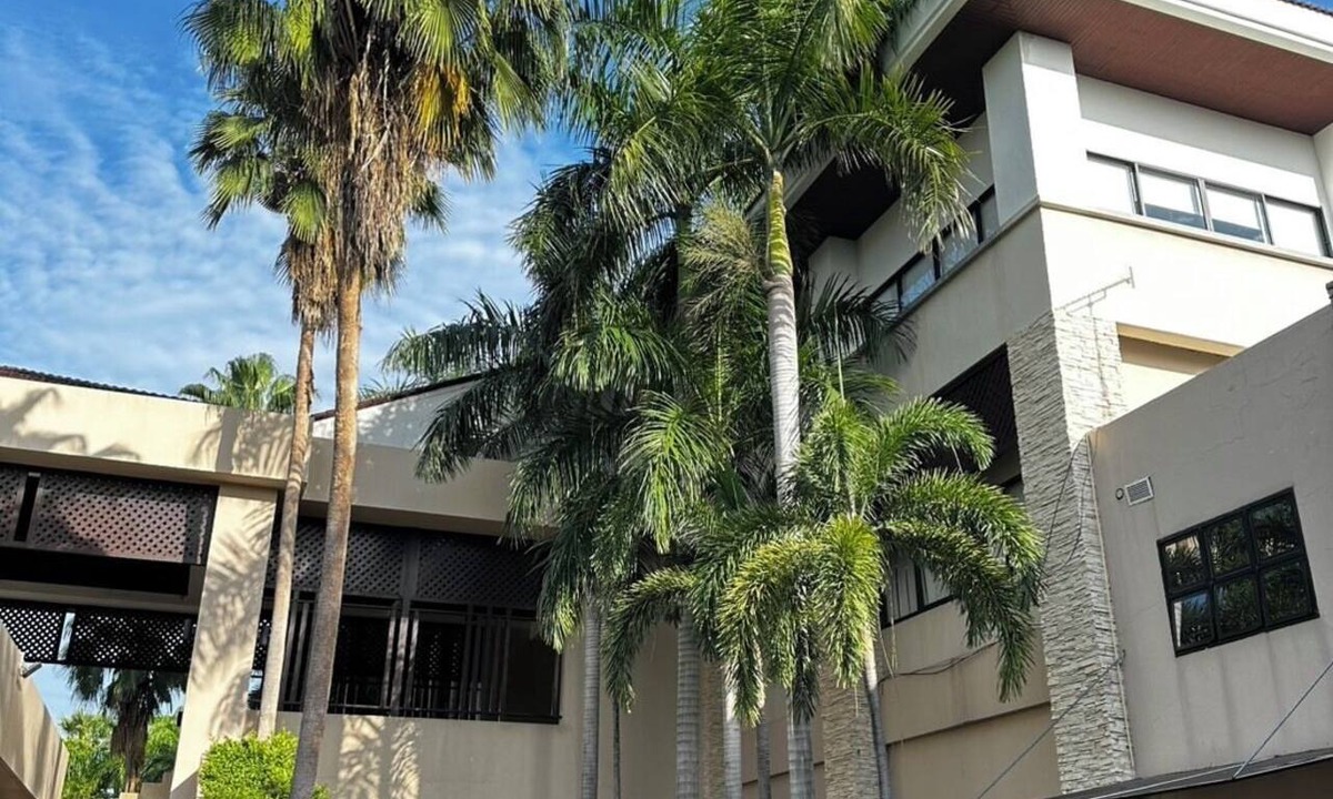 Nakhon Chai Si Hotel | Suwan