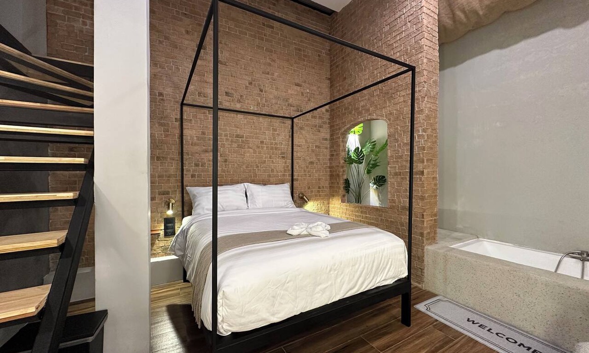 Ratchadaphisek Bed & Breakfast | ThaiLoft