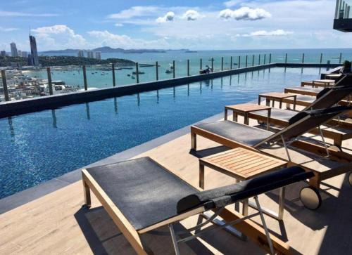 Pattaya Bay Apartment | The BASE Central Pattaya