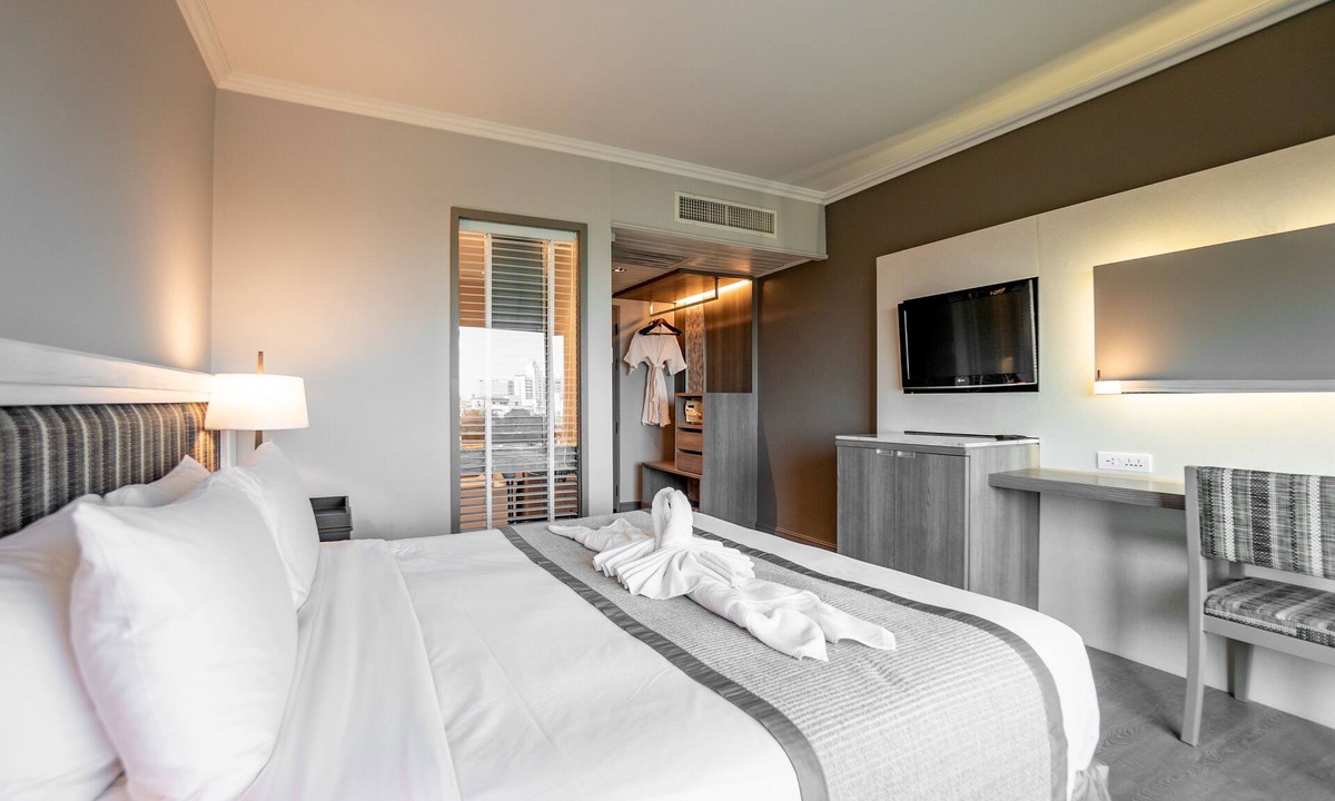Phitsanulok Hotel | The Grand Riverside Hotel Phitsanulok