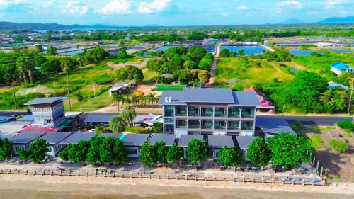 Takat Ngao Resort | The Iris Resort