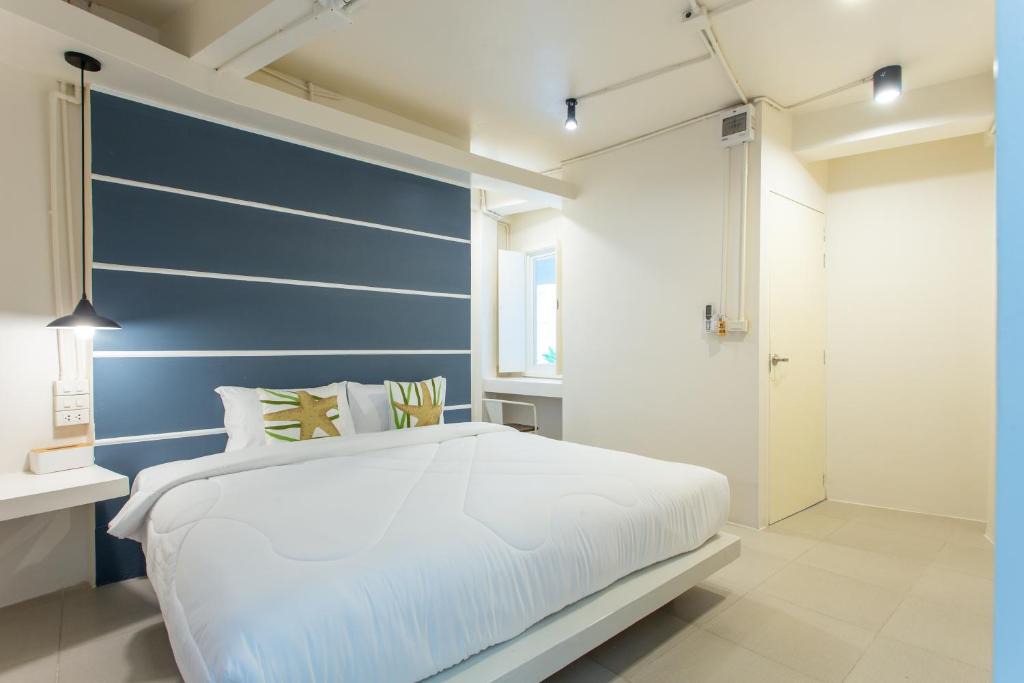 Talat Yai Hotel | The Light House at Town Phuket