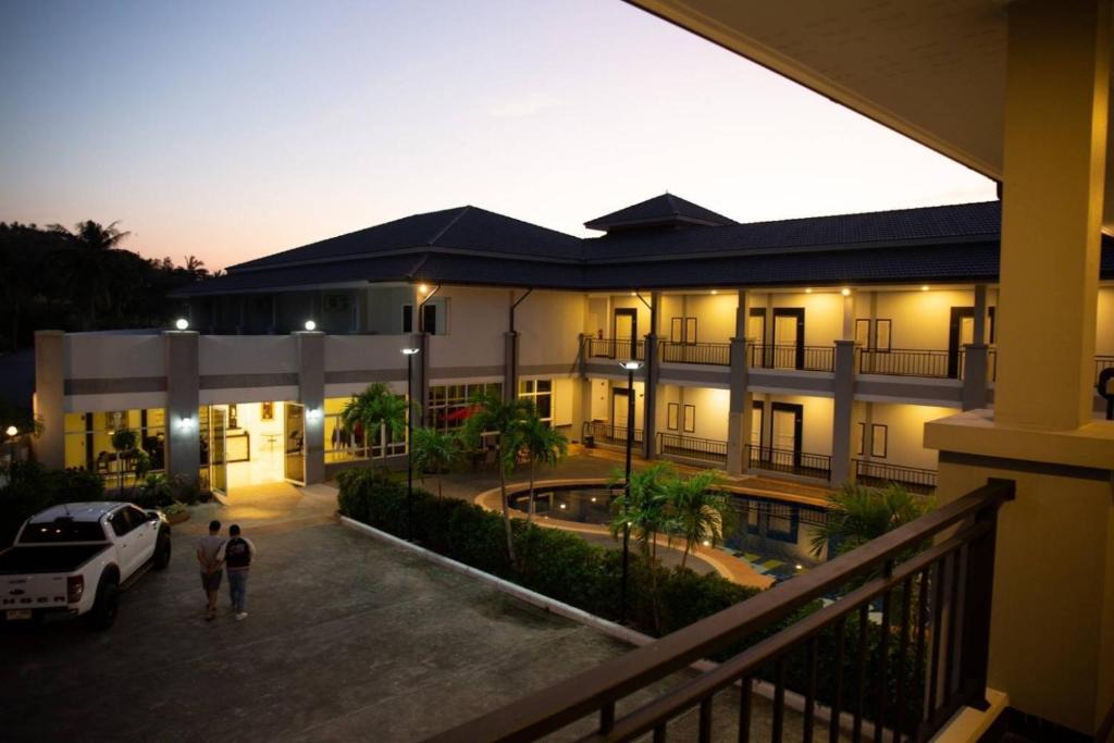 Si Racha Hotel | The one residence