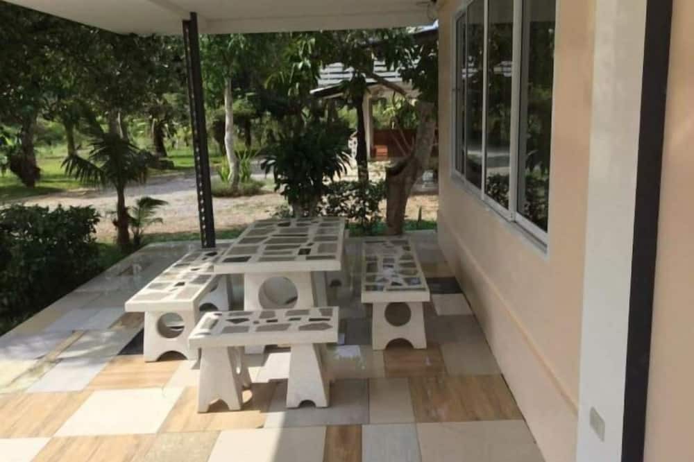 Khlong Yai Hotel | Tho Mai Resort by Zuzu