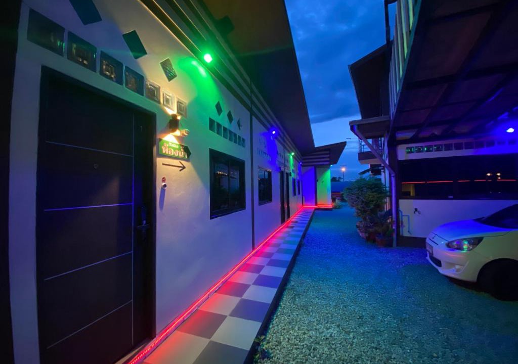Sap Yai Hotel | Touch the Wind