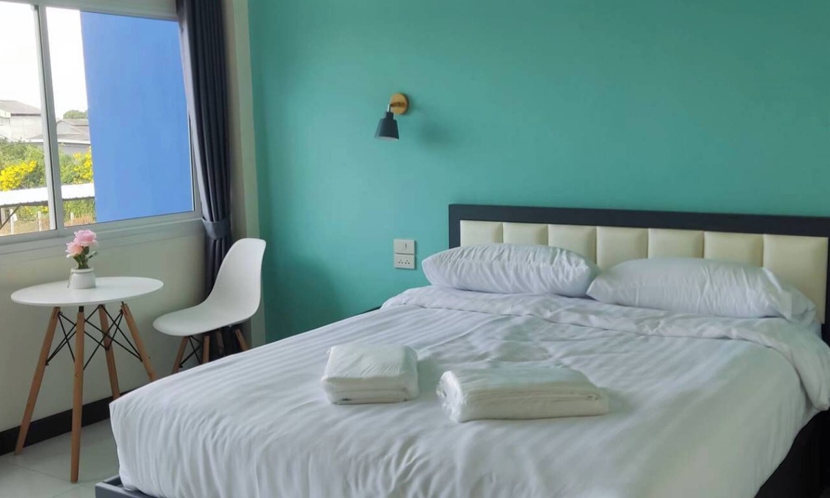 Ban Bang Saen Hotel | TPR51 Room Service