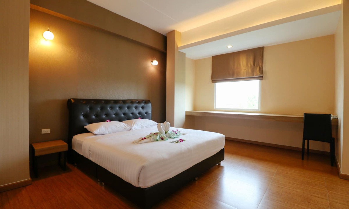 Lat Sawai Hotel | Triple Trees