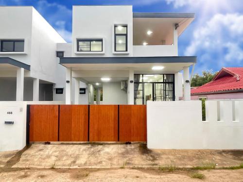 Ubon Ratchathani Villa | Ubon Hide Away - Brand New Private Villa - Walk to Lake - Pet Friendly
