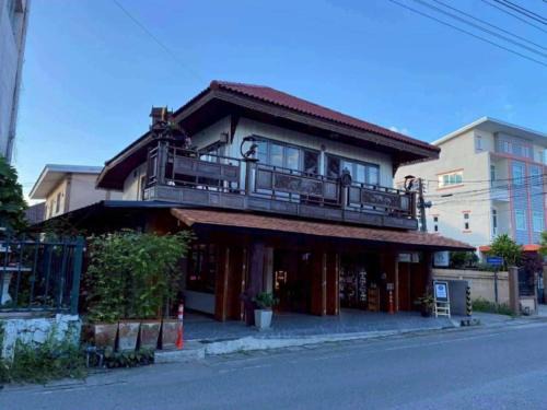 San Kamphaeng House | Uncle Matts Cafe and Chill