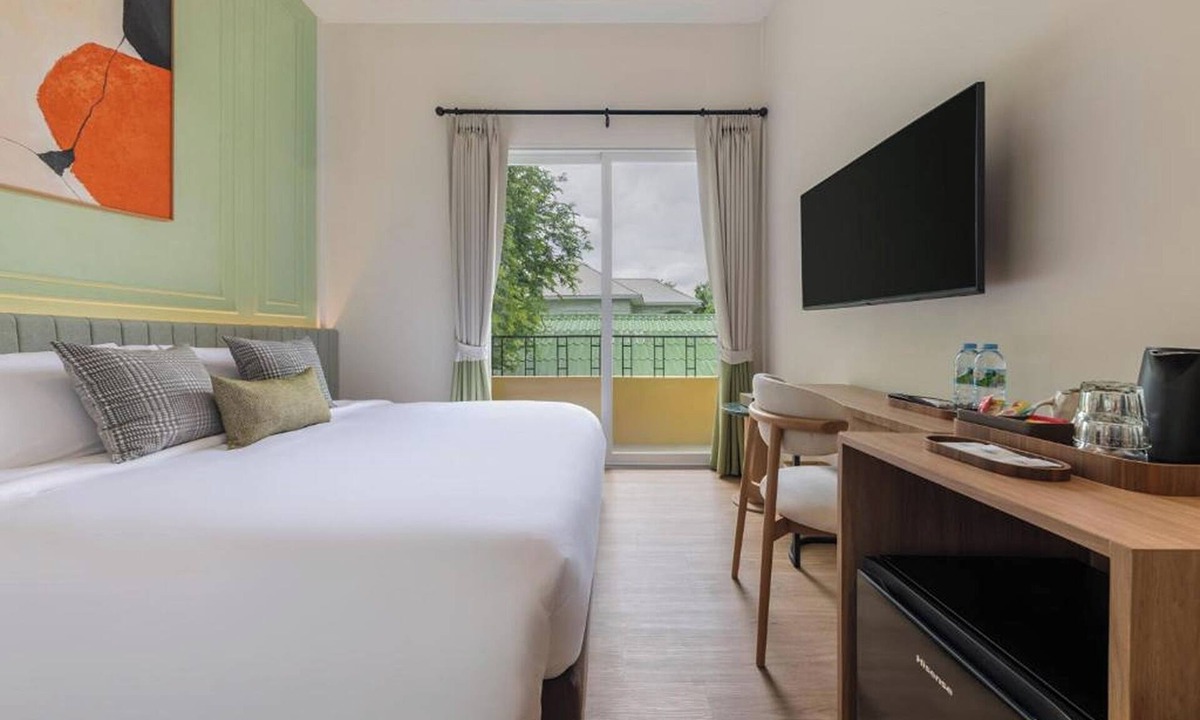 Phra Nakhon Hotel | Upstairs at Ton Ton