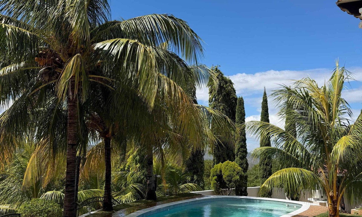 Managua House | VILLA SAN LORENZO-PRIVATE4-BEDROOM HOME FOR 16