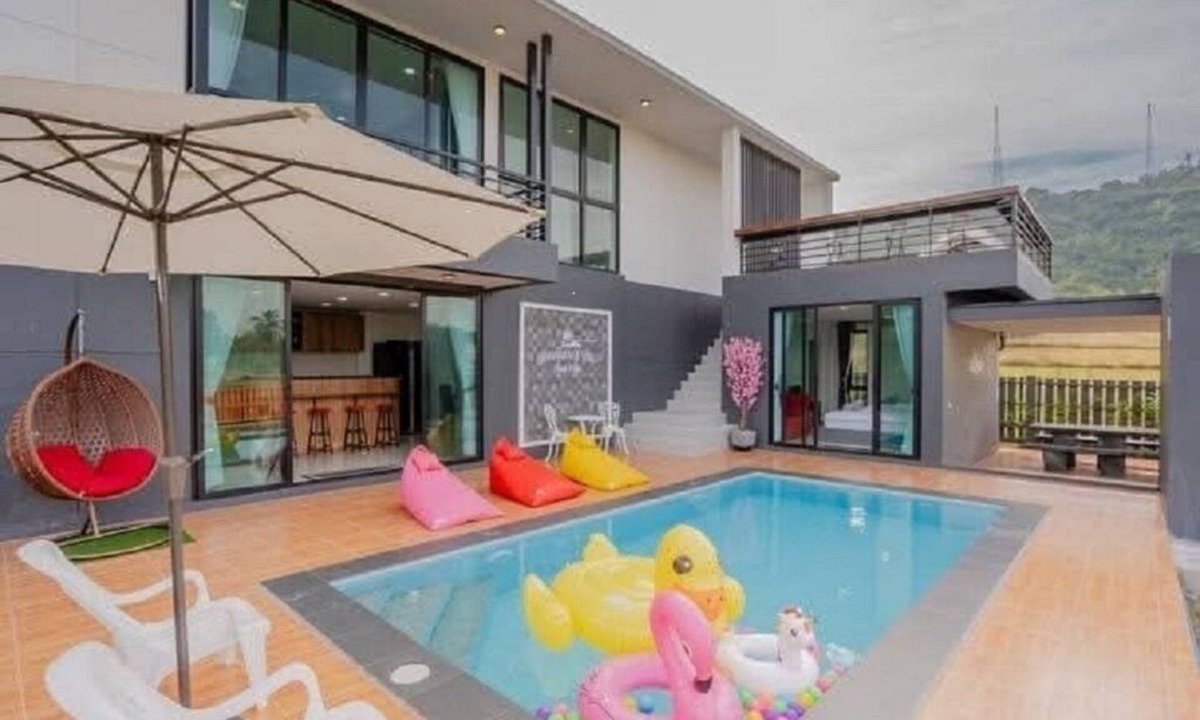 Ang Thong Villa | Villa, sleeps 15, Pool with slider, Wi-fi, karaoke, pool table, BBQ, parking .