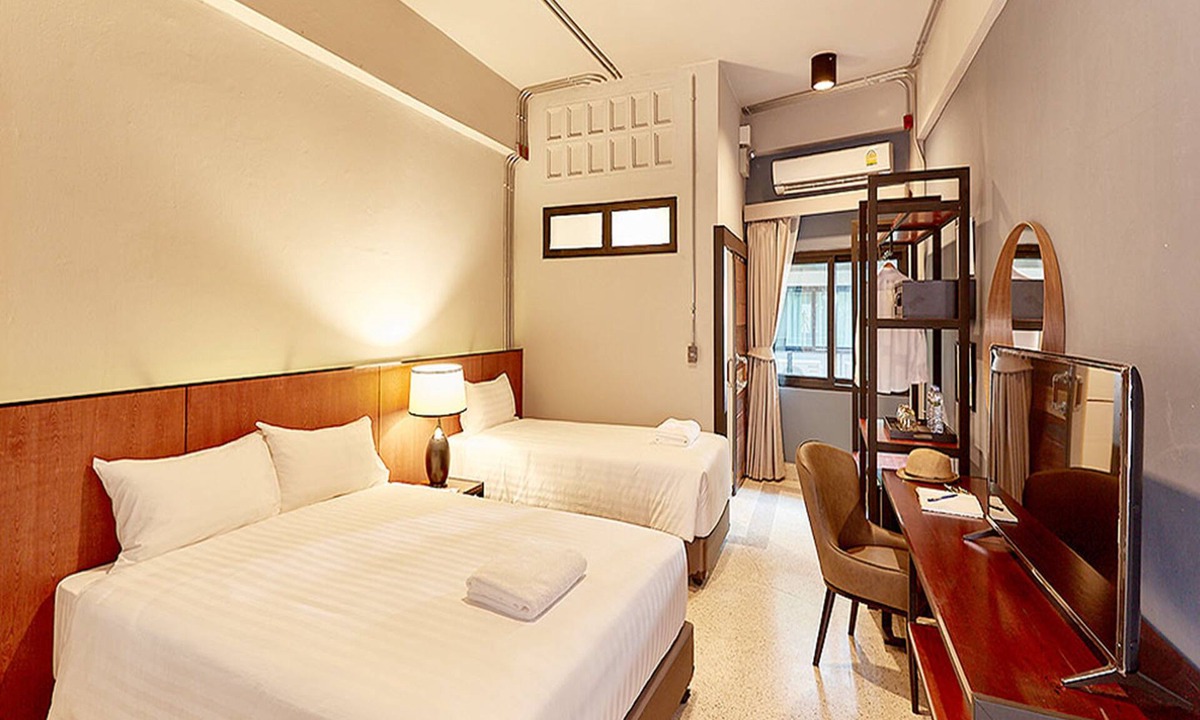 Pom Prap Hotel | W22 by Burasari