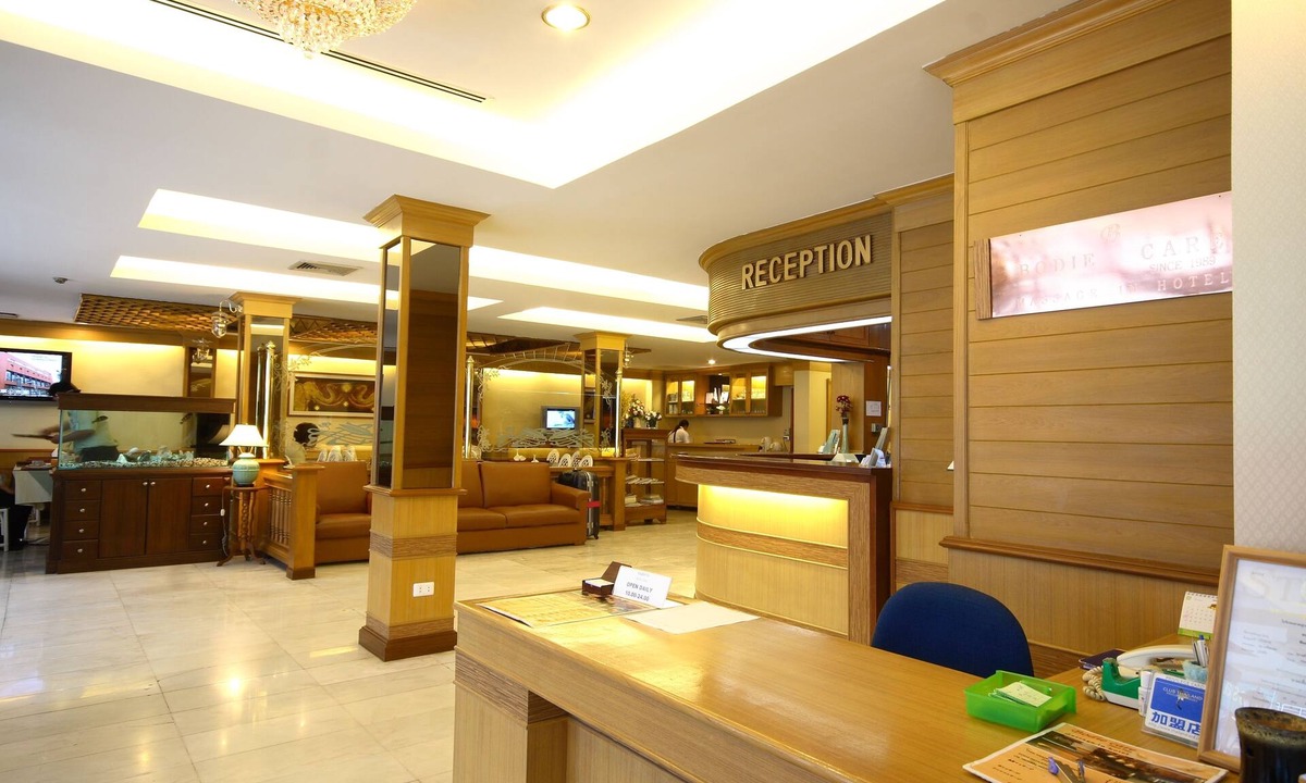 Silom Hotel | Wall Street Inn