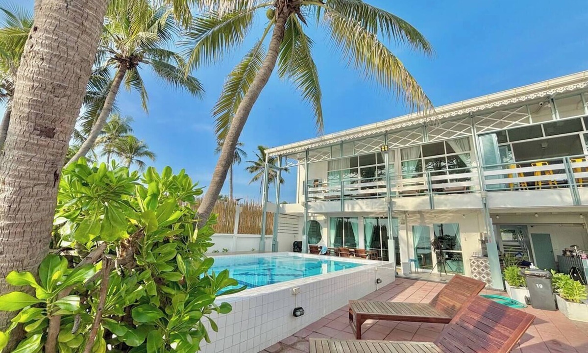 Hua Hin House | Wander at Bayside 19 | Upstairs Sea-View Room, bathtub & sunset (sleeps 4)