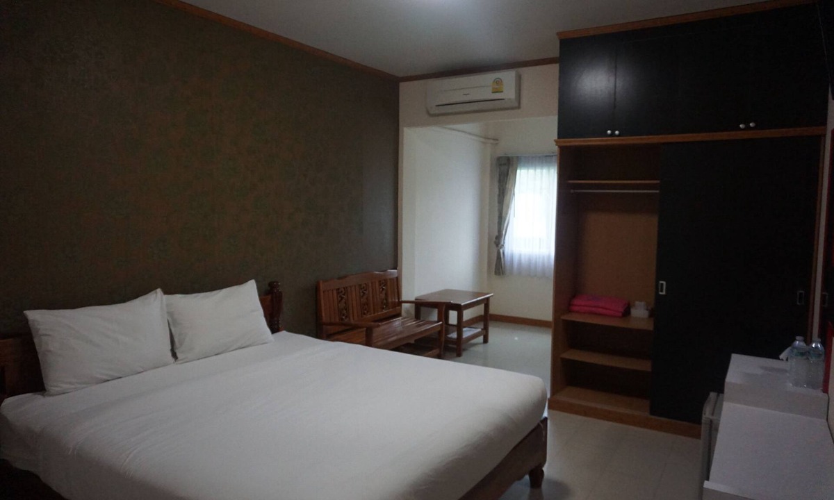 Yasothon Hotel | Wetsawat Place Hotel