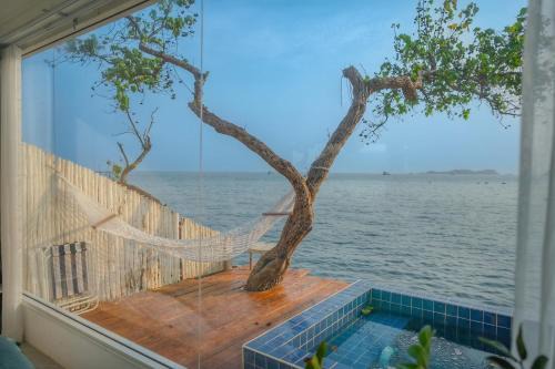 Koh Lan Hotel | White