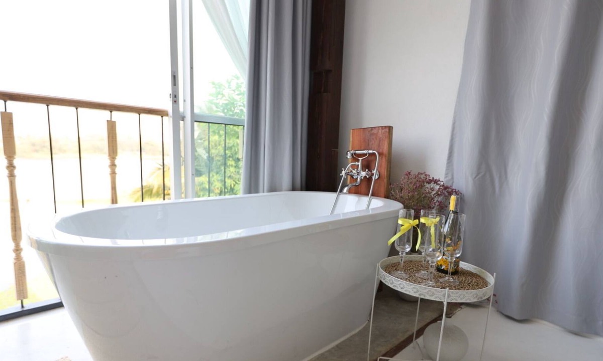 Kamphaeng Phet House | White Wall Riverfront Hotel