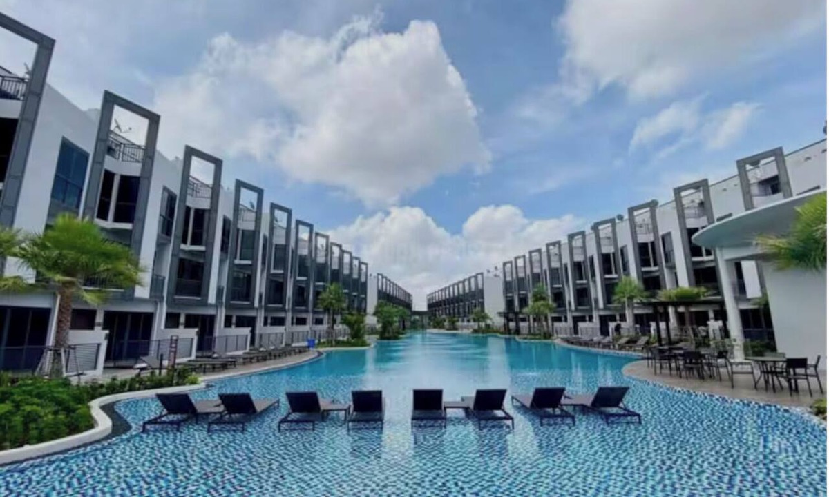 Mean Chey House | Whole house 5 Floors with private lift to every floor.