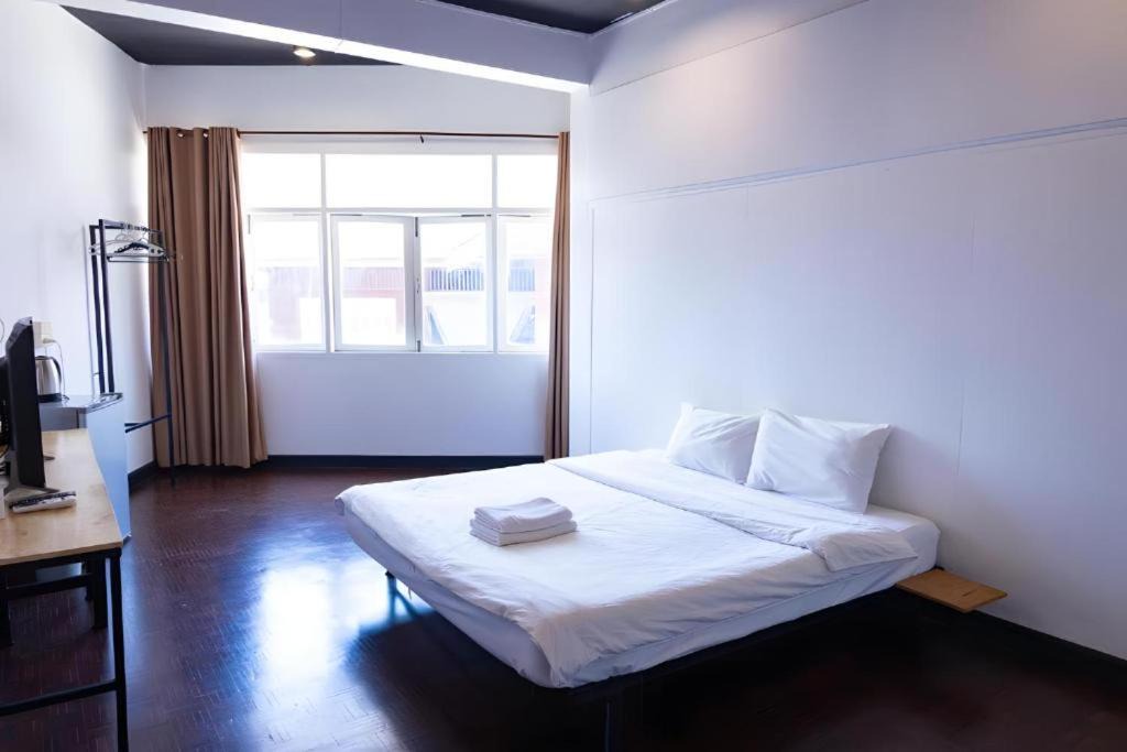 Chang Moi Apartment | XXGO INN Thaphae Chiang Mai - กำแพงดิน