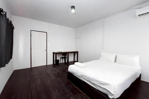 Wat Bowon Niwet Apartment | XXMitr Inn Khaosan - มิตร ข้าวสาร