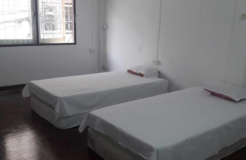 Wat Ratchabophit House | K8 Hostel