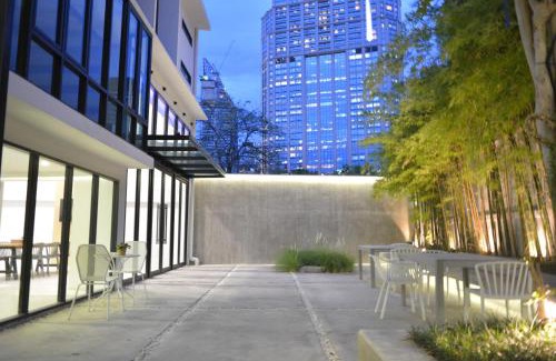 Bangkok Central Business District Hostel | Rezt Bangkok