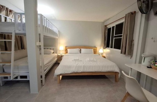 Salaya House | Yellow house salaya