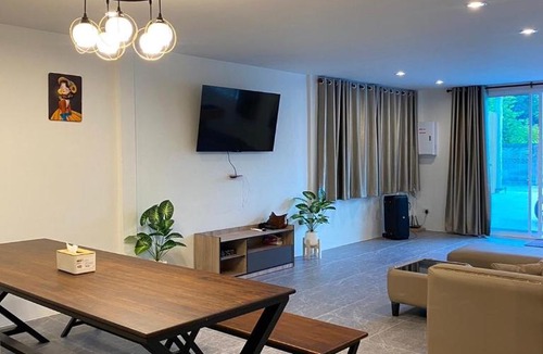 Ban Bang Saen House | ชรินพูลวิลล่าบางแสน Bloom Villa Bangsaen Jarin Street