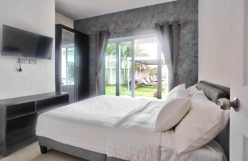 Huai Yai Villa | บ้านพักพูลวิลล่าพัทยา-ห้วยใหญ่ 3B Luxury