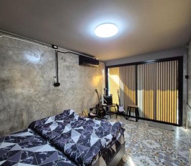 Chang Phueak House | บ้านพักหลังวัดโลกโมฬี