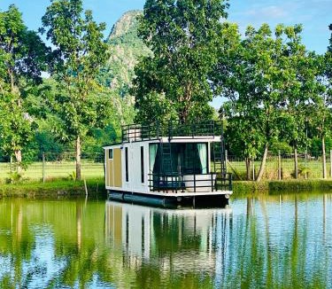 Khao Yoi Boat Rental | บ้านสวนคีรีวงศ์ Baansuan Khiriwong Boathouse
