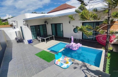 Saen Suk Villa | บ้านออมPool villa บางแสน om