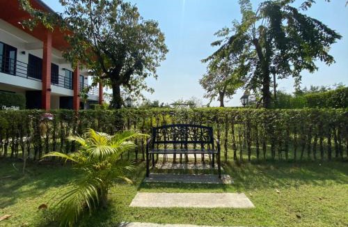 Takhli Hotel | บ้านเพลิน