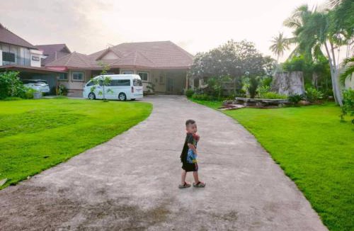Bang Sare Villa | บ้านเพื่อน 44 พลูวิวล่า