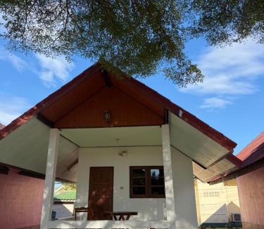 Khlong Khut House | ปลาตอง รีสอร์ท
