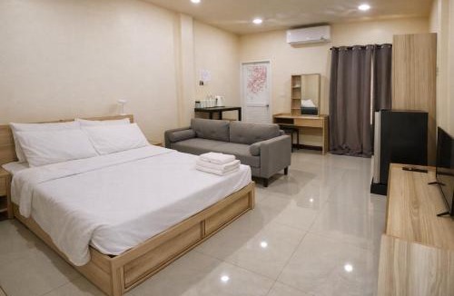 Nong Chaeng Hostel | วลัญชญ์ โฮเทล ศรีราชา